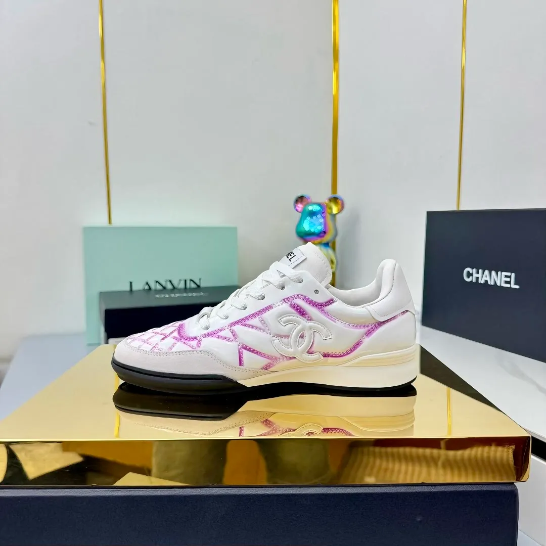 👟👟Ex-factory price 620👟👟 Top version Chanel Chanel - 2025 counter top casual sports shoes This sneaker is a classic design; the upper is electro-embroidered with a variety of techniques; the outsole is fashionable and sporty; it is extraordinary and incorporates a variety of color matching elements... The diversified mix and match is very beautiful and versatile, and can be used for leisure, fashion, sports and outdoor... ꫛꫀꪝ Go➫ Material: ❶Upper is made of: original cowhide ❷Inner lining is made of: original imported sheepskin ❸Outsole is based on: original TPU combination outsole Special counter boutique packaging complete set for women 35–41